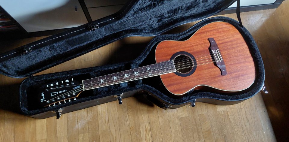 Fender Tim Armstrong Hellcat 12 + estuche original (ENVIO INCLUIDO) de segunda mano · Foto 1 de 4 · Asturias · 390 €