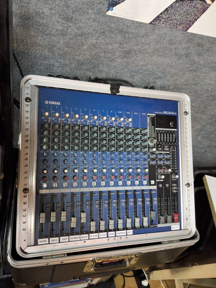 Yamaha mg16 6fx consola de mezcla analogica 16ncanales impecable.