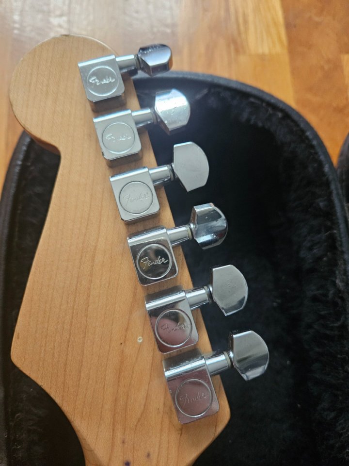 Guitarra eléctrica fender stratocaster