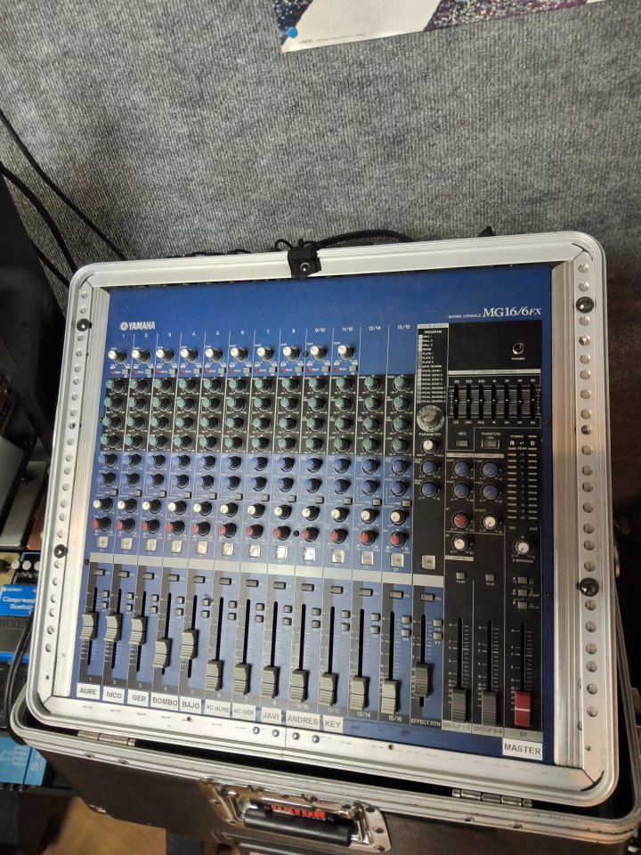 Yamaha mg16 6fx consola de mezcla analogica 16ncanales impecable.