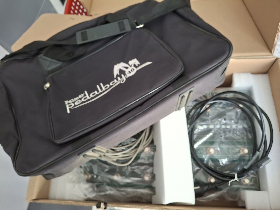 Kemper Stage + funda acolchada + decenas packs presets de pago.