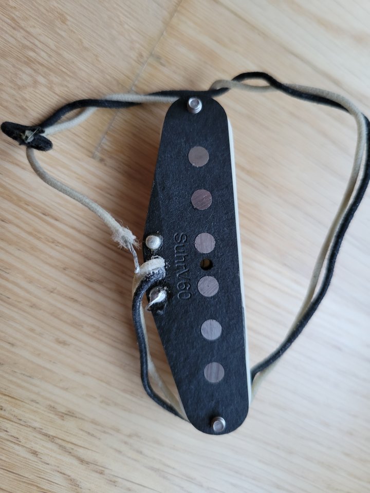 Pastilla Suhr v60 de segunda mano · Foto 2 de 7 · Lugo · 60 €