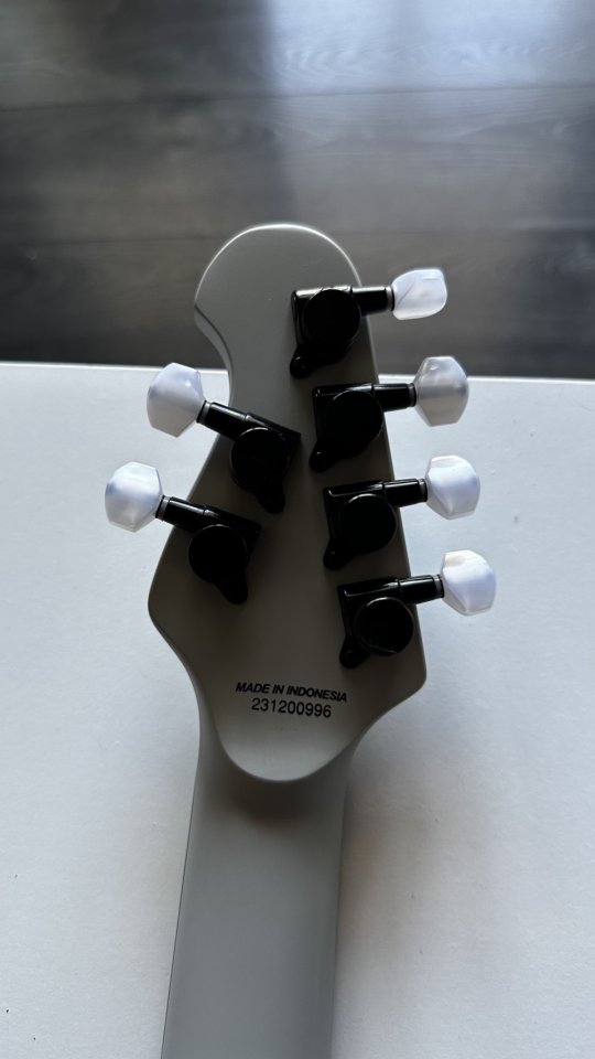 Guitarra Sterling Majesty MAJ100, Chalk Grey de segunda mano · Foto 9 de 10 · Burgos · 800 €