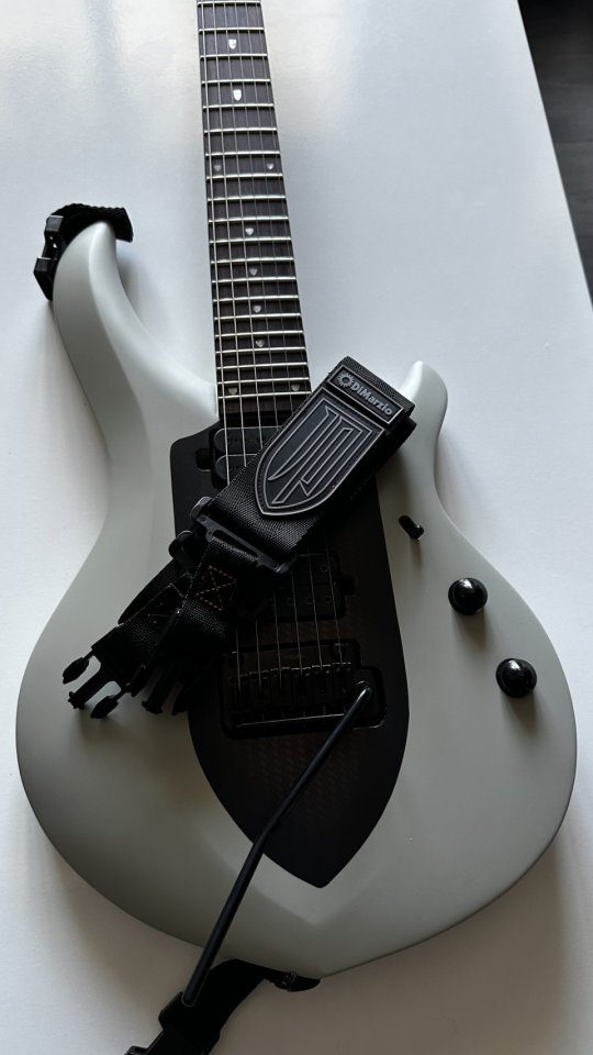 Guitarra Sterling Majesty MAJ100, Chalk Grey de segunda mano · Foto 10 de 10 · Burgos · 800 €