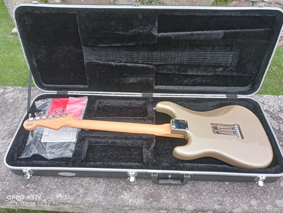 Fender Stratocaster John Mayer Signature 2005 – Shoreline Gold – Big Dipper de segunda mano · Foto 6 de 10 · A Coruña