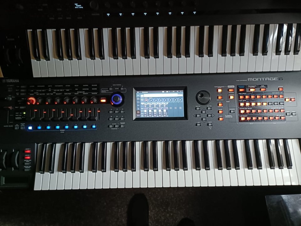 YAMAHA MONTAGE 6 de segunda mano · Foto 2 de 6 · Valencia · 1650 €