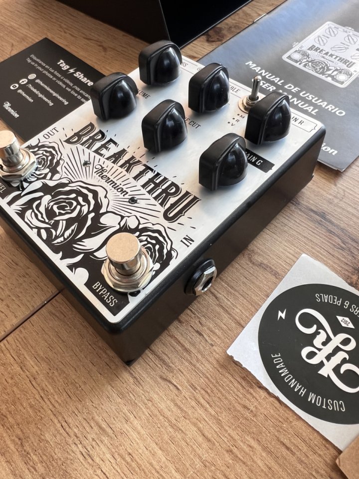 Vendo pedal Thermion Breakthru Distortion 165 € de segunda mano · Foto 3 de 8 · Ourense · 165 €