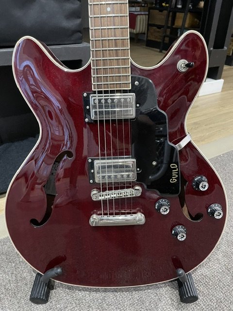 Guitarra Guild Starfire I DC Cherry de segunda mano · Foto 1 de 10 · Zaragoza · 460 €
