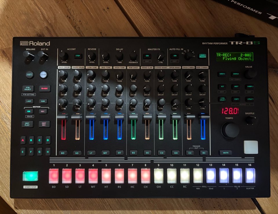 Roland TR 8S de segunda mano · Foto 1 de 7 · Barcelona · 650 €
