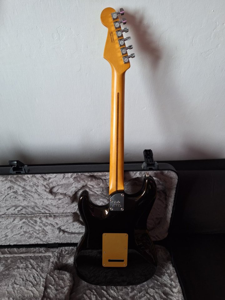 Cambio Fender Stratocaster American Ultra HSS