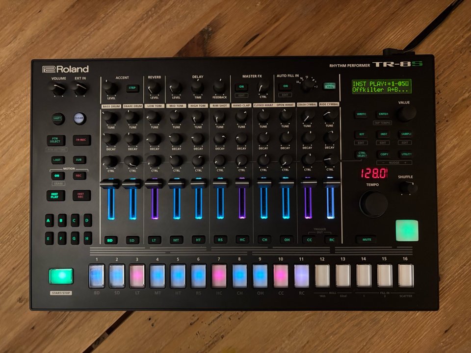 Roland TR 8S de segunda mano · Foto 2 de 7 · Barcelona · 650 €