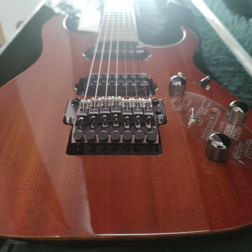 CAMBIO Brutal! Ibanez Japan RG2027 PIEZO + Bare Knuckle Aftermath( leer)