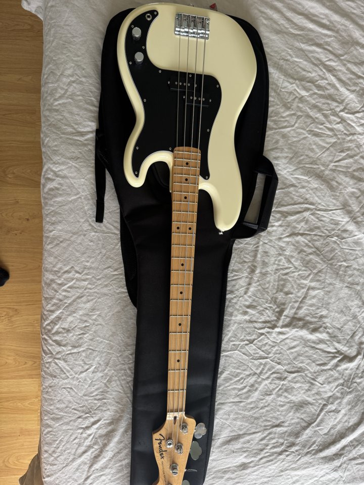 Fender P Bass MN BPG de segunda mano · Foto 1 de 5 · Cantabria · 530 €