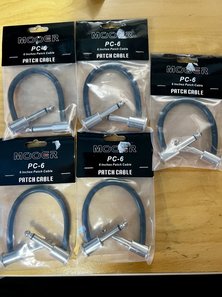 Cables para pedales de guitarra MOOER PC-6 a estrenar de segunda mano · Foto 1 de 3 · Albacete · 20 €