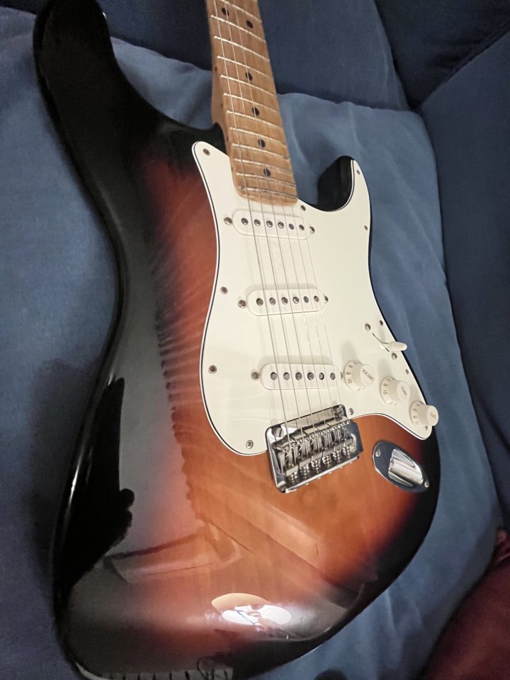 Fender Stratocaster Edición Limitada Fat 50s (Venta o Cambio) de segunda mano · Foto 5 de 10 · Valencia · 750 €