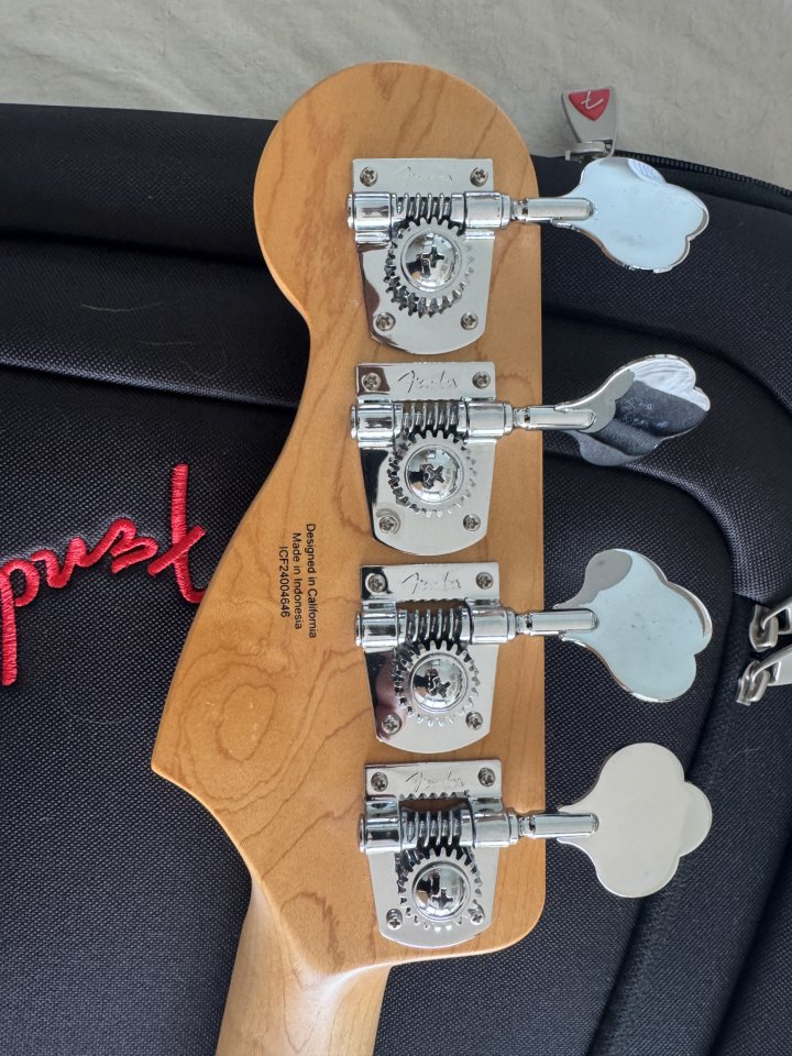 Fender P Bass MN BPG de segunda mano · Foto 5 de 5 · Cantabria · 530 €