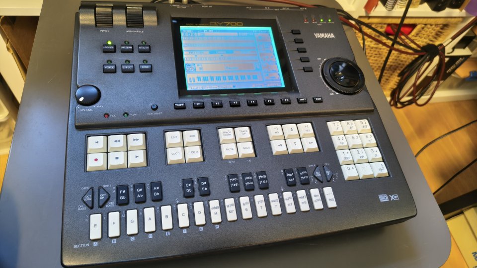 Secuenciador YAMAHA QY700 de segunda mano · Foto 1 de 10 · Tarragona · 320 €
