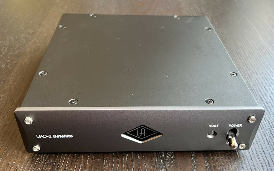 Interfaz Apollo Solo + UAD-2 Satellite Octo + Plugins Universal Audio