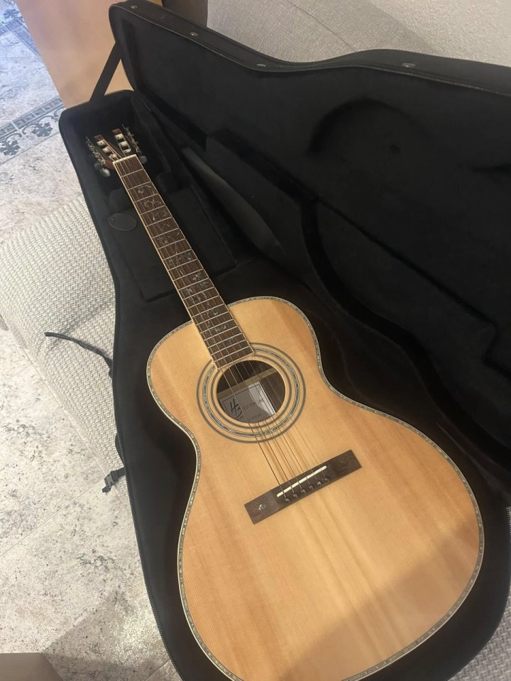 Guitarra acustica parlor HB de segunda mano · Foto 1 de 4 · Huelva · 180 €