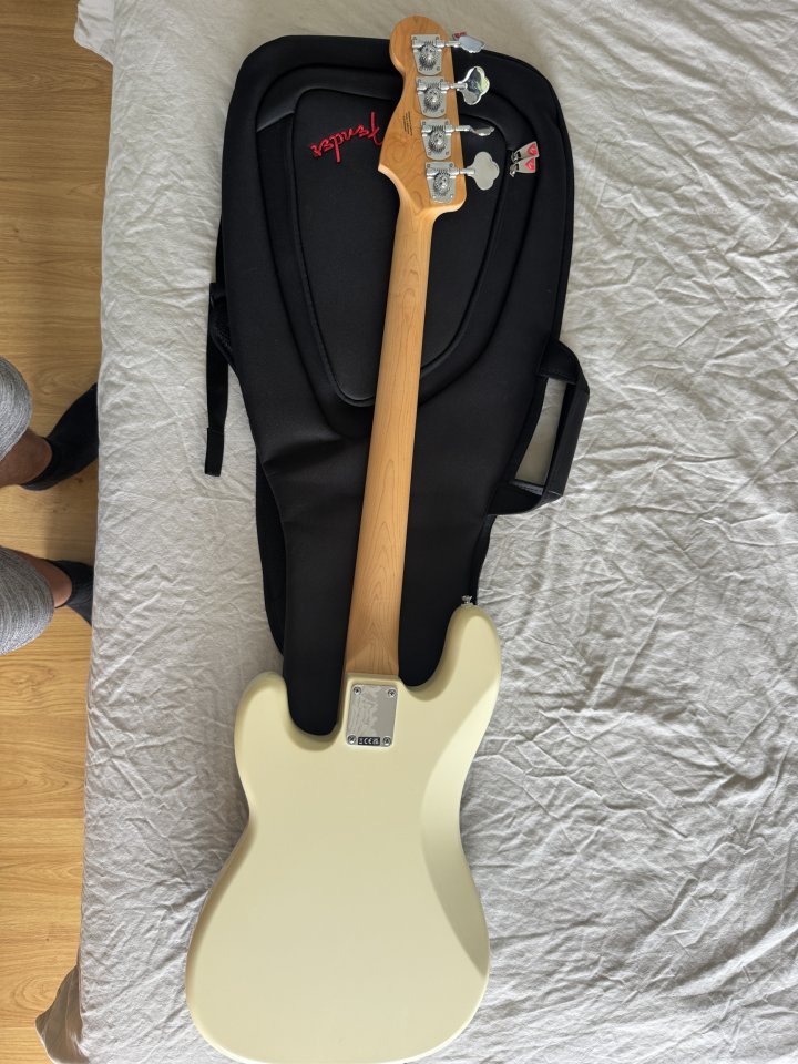 Fender P Bass MN BPG de segunda mano · Foto 4 de 5 · Cantabria · 530 €