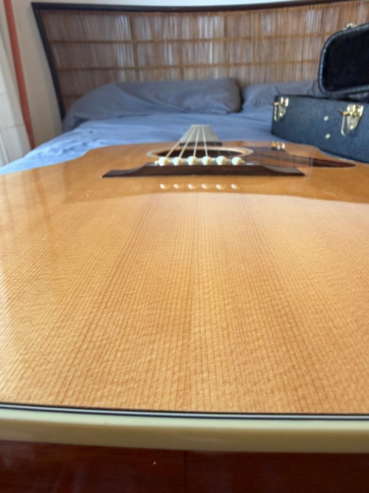 Gibson J-35 (2015)