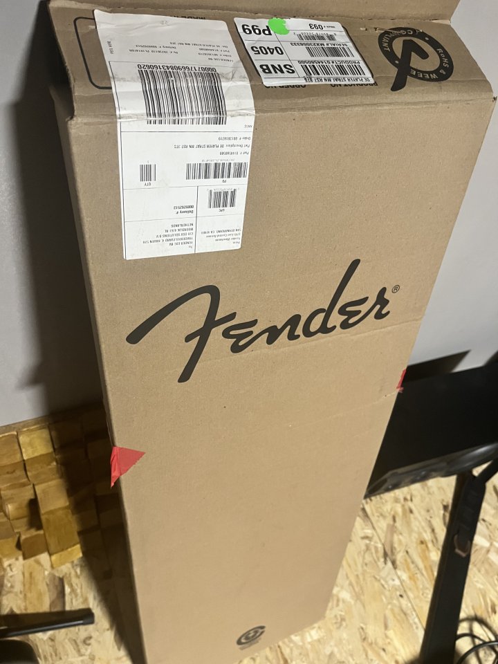 Fender Stratocaster Edición Limitada Fat 50s (Venta o Cambio) de segunda mano · Foto 8 de 10 · Valencia · 750 €