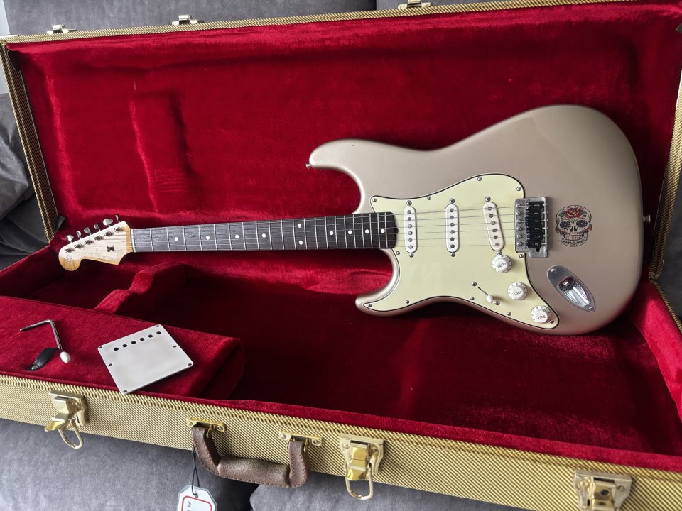 Réplica Stratocaster pre-CBS 1964 Shoreline Gold a piezas Fender ZURDO