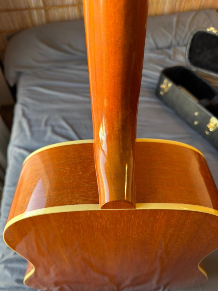 Gibson J-35 (2015)