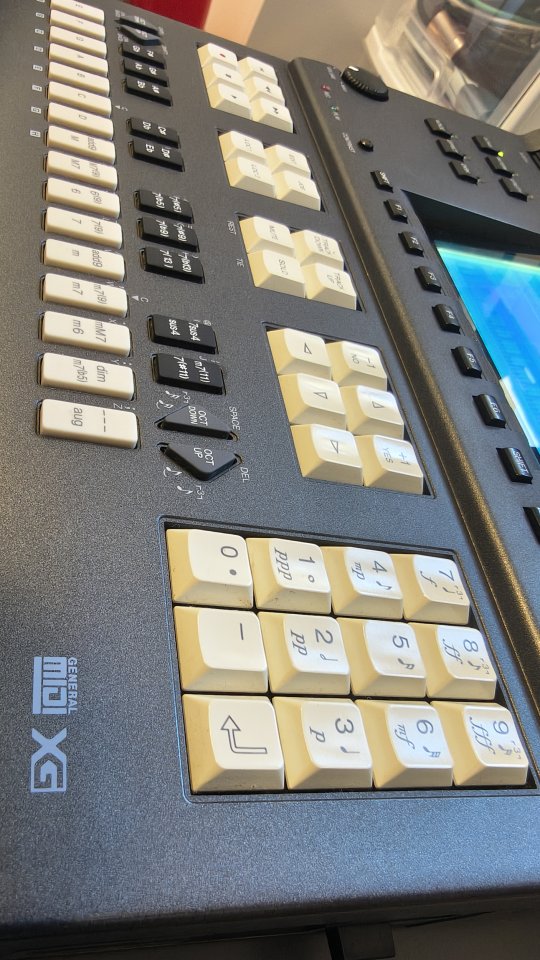 Secuenciador YAMAHA QY700 de segunda mano · Foto 4 de 10 · Tarragona · 320 €
