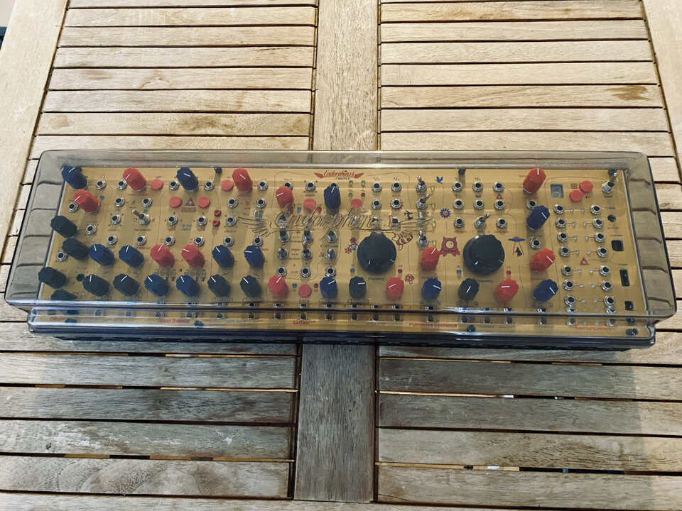 Sintetizador modular Endorphines Shuttle System SIN USAR