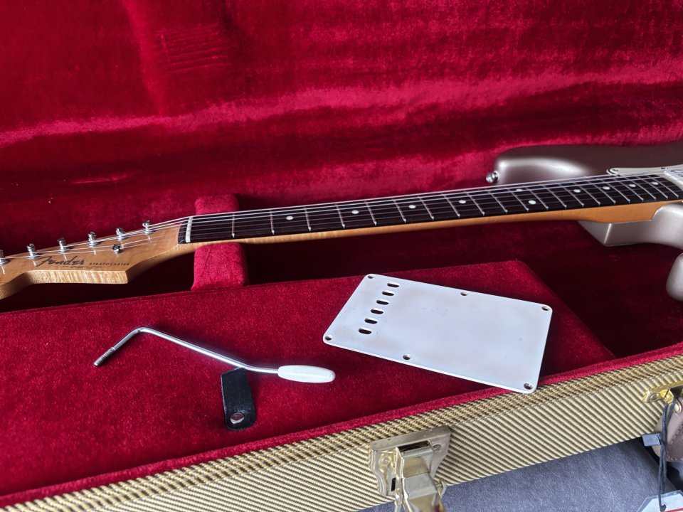 Réplica Stratocaster pre-CBS 1964 Shoreline Gold a piezas Fender ZURDO