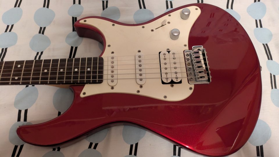 Guitarra Yamaha 112 V