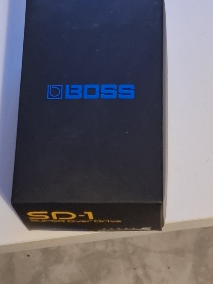 Vendo BOSS SD1 SUPER OVER DRIVE