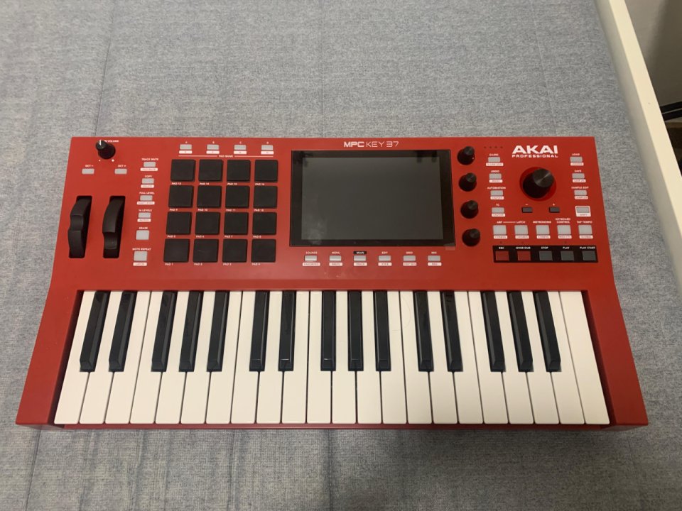 Akai MPC Key 37 + Decksaver de segunda mano · Foto 6 de 9 · Granada · 575 €