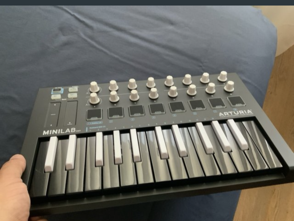 Arturia Minilab Mk II Special Edition de segunda mano · Foto 2 de 2 · Madrid · 65 €