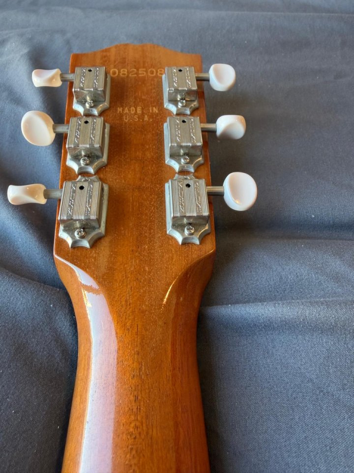 Gibson J-35 (2015)
