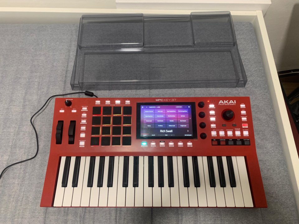 Akai MPC Key 37 + Decksaver de segunda mano · Foto 7 de 9 · Granada · 575 €