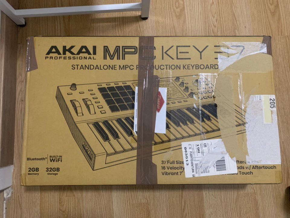 Akai MPC Key 37 + Decksaver de segunda mano · Foto 8 de 9 · Granada · 575 €
