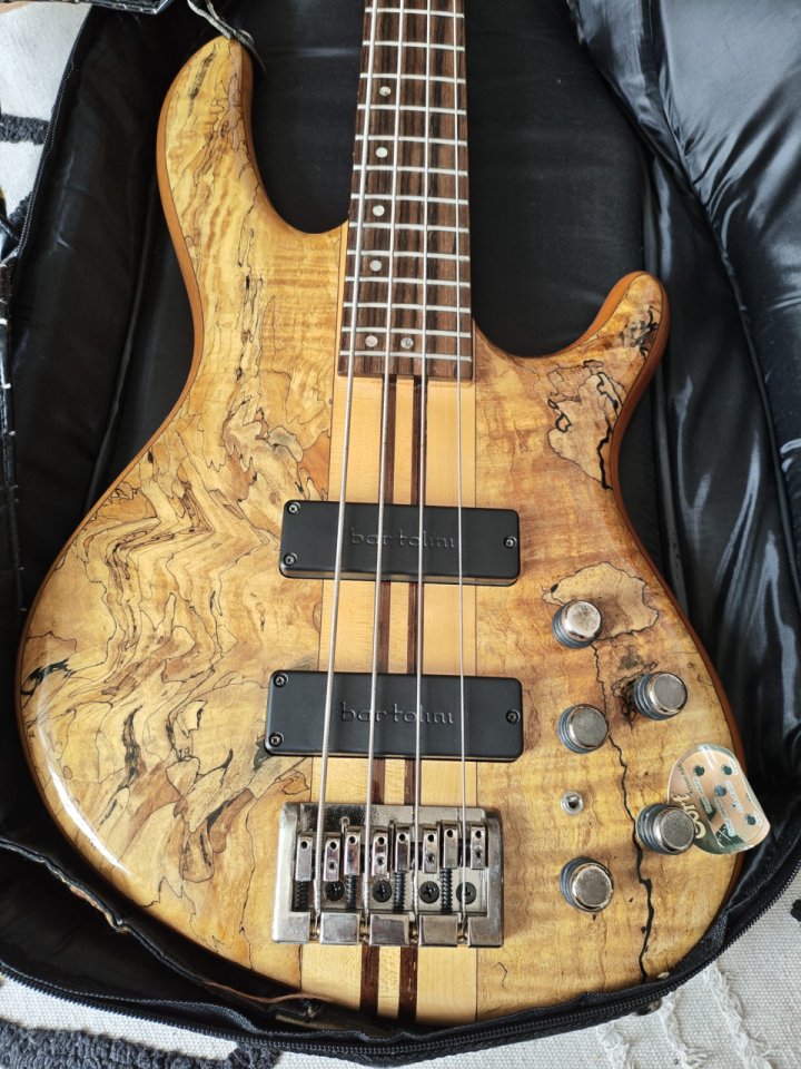 Bajo Cort Artisan A4 Custom SP 4 cuerdas de segunda mano · Foto 4 de 4 · Barcelona · 899 €