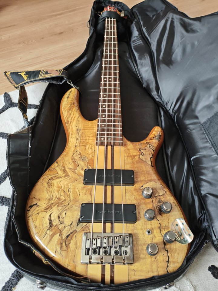 Bajo Cort Artisan A4 Custom SP 4 cuerdas de segunda mano · Foto 1 de 4 · Barcelona · 899 €