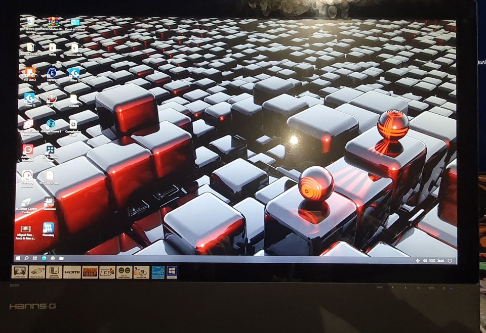 Monitor Táctil Hannspree 27 HT271 de segunda mano · Foto 2 de 4 · Ourense · 250 €