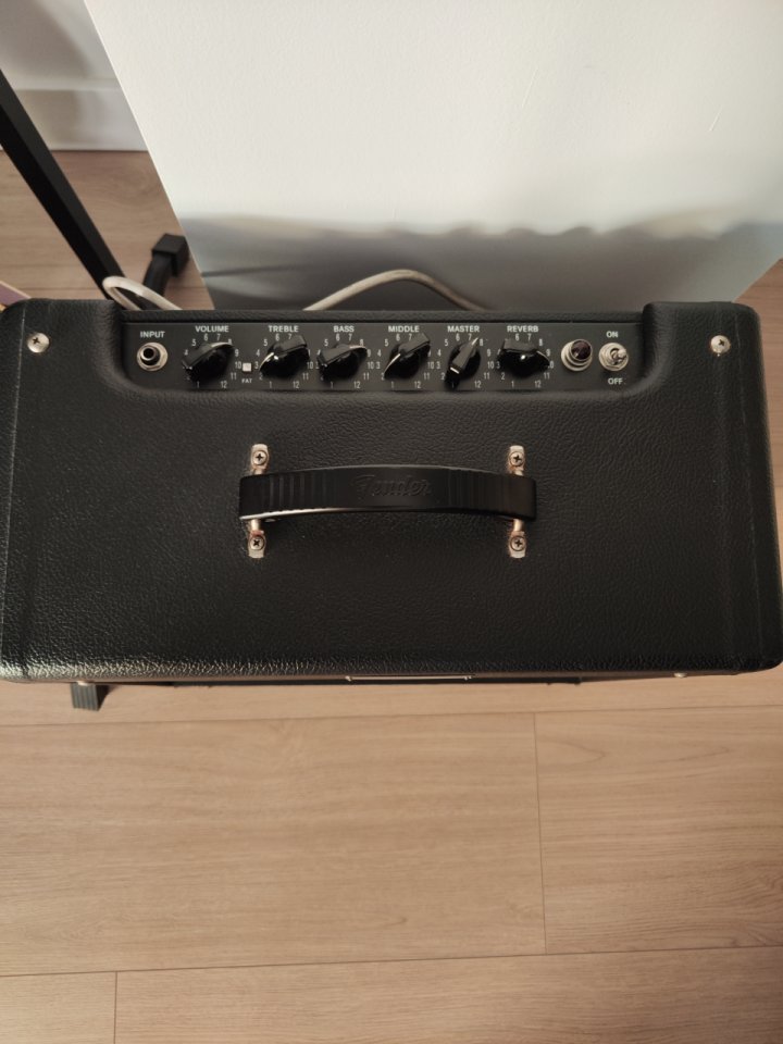 Amplificador Fender Blues Junior III de segunda mano · Foto 2 de 4 · Valencia · 450 €