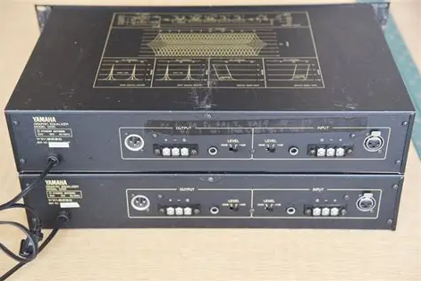 Yamaha Q1131. Pareja de Ecualizadores.