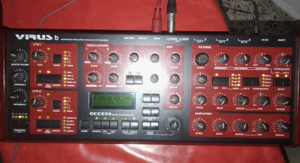 ACCESS VIRUS B de segunda mano · Barcelona · 400 €