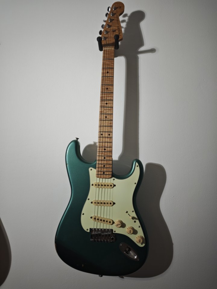 Guitarra por piezas strato