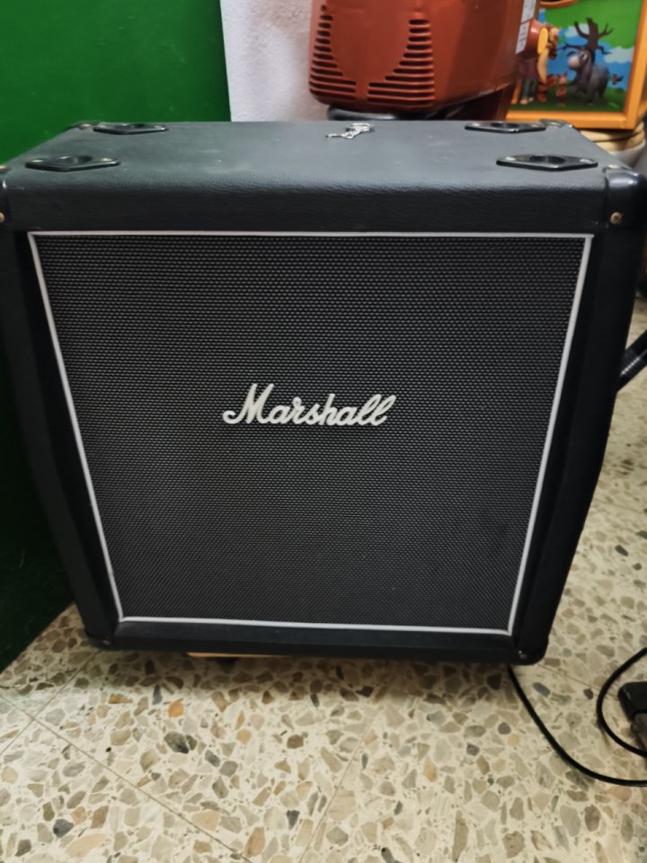 Blackstar Ht5 + Marshall mhz112a de segunda mano · Foto 2 de 2 · Barcelona · 320 €