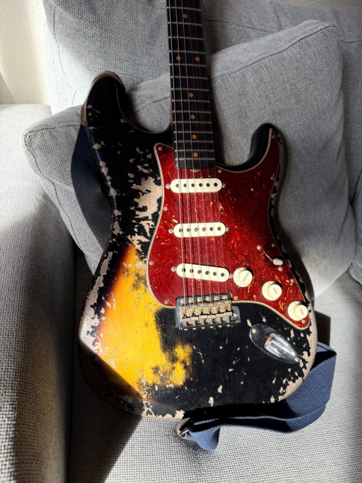 Fender 60 Strat Roasted Super Heavy Relic Black over 2T Sunburst LIM ED