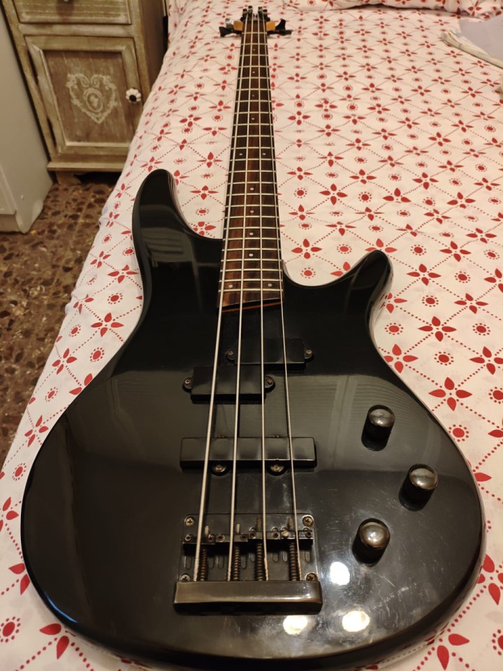 Ibanez SoundGear SR300 Korea 90s de segunda mano · Foto 1 de 4 · Barcelona · 199 €