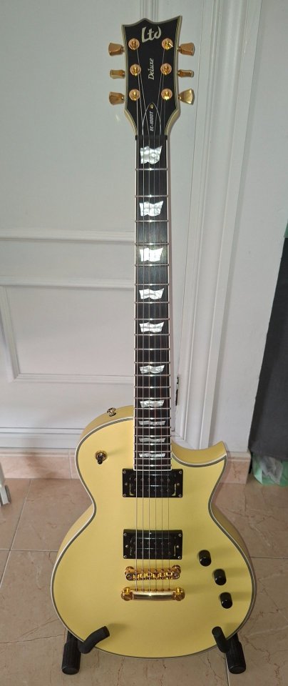 ESP LTD EC-1000T Deluxe (Vintage White) de segunda mano · Foto 1 de 5 · Cádiz · 900 €