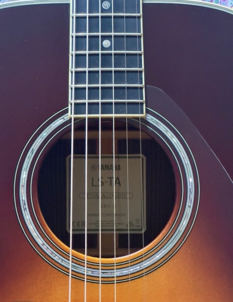 Guitarra Yamama transacústica de segunda mano · Foto 2 de 3 · Madrid · 700 €